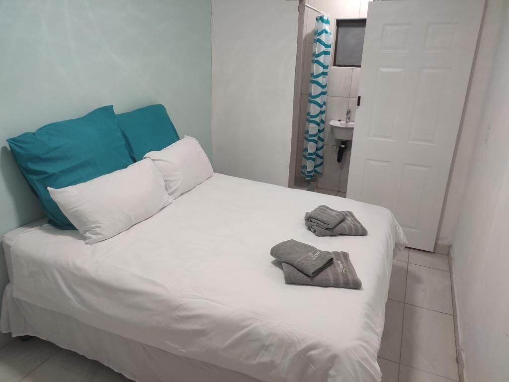 Room interior at Casa Línda Guest House, photo 3